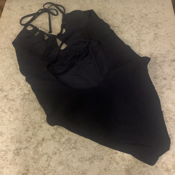 NWOT BECCA® by Rebecca Virtue Pucker Up Candice Multi-way Swimsuit Size Medium - Picture 7 of 10